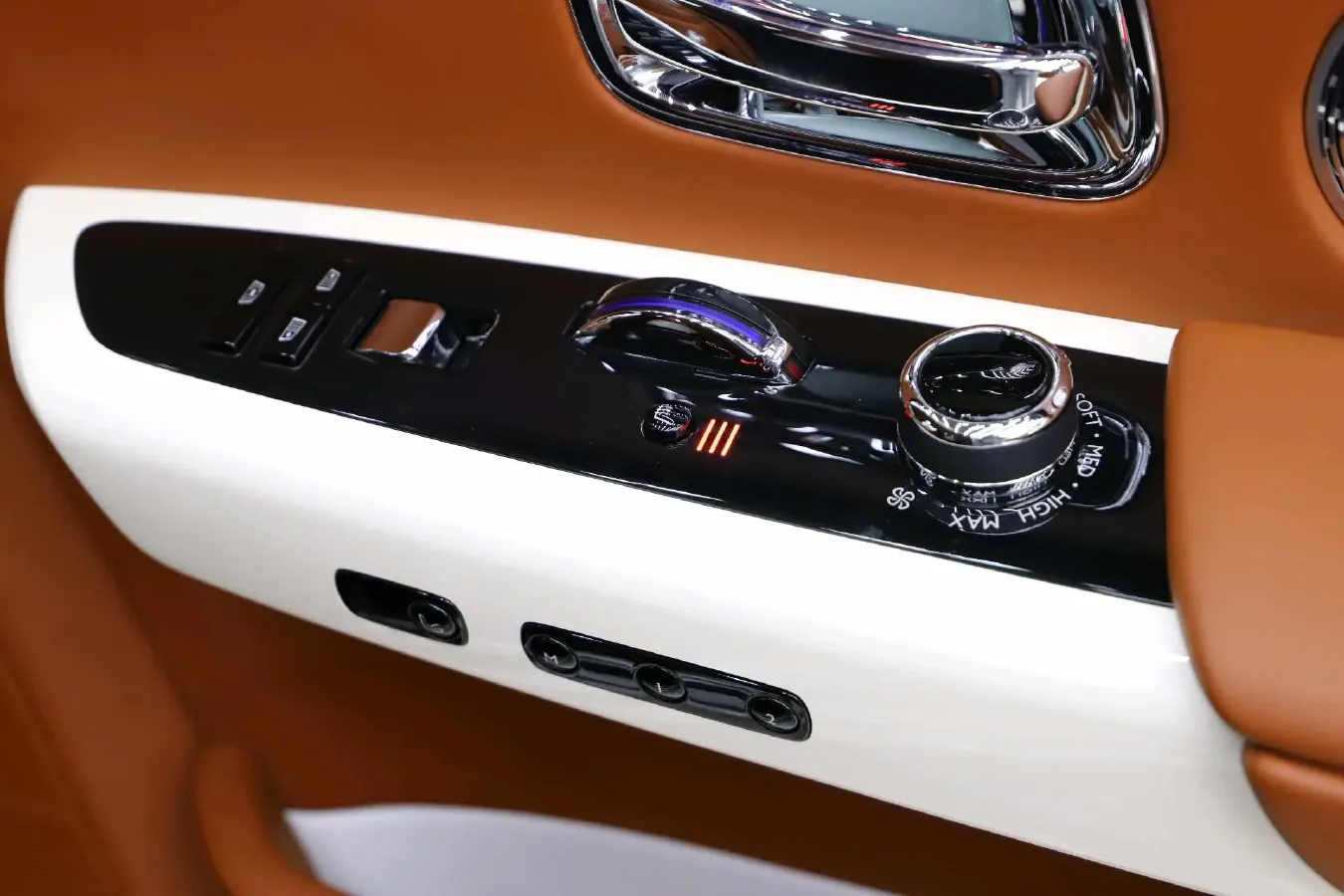 2018 Rolls-Royce Phantom 6.7T 571HP V12 8AT,autocango,china used car exporter,china ev exporter,chinese used car exporter,chinese used ev exporter