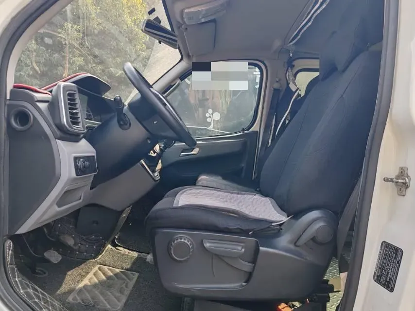 2021 MAXUS XinTu V80 2.0T 139HP L4 6MT,autocango,china used car exporter,china ev exporter,chinese used car exporter,chinese used ev exporter