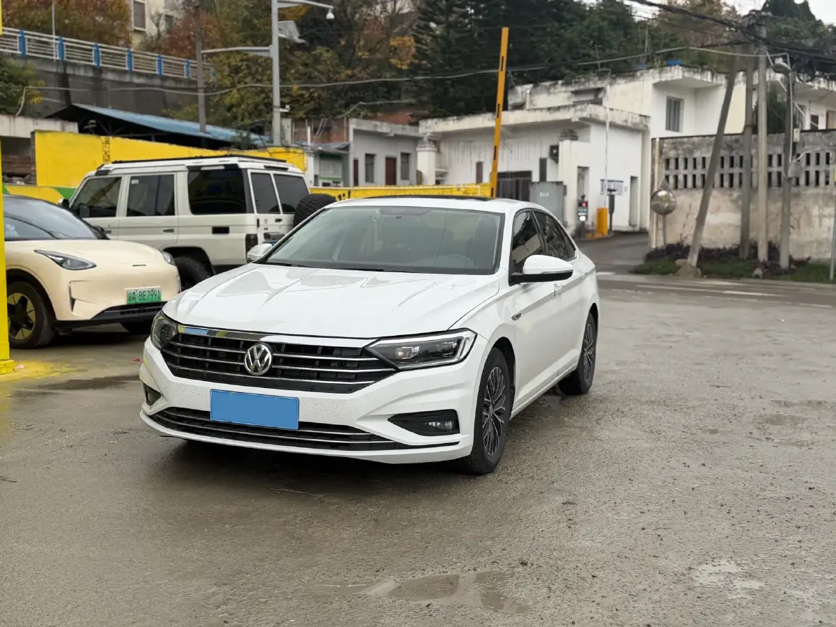 2020 Volkswagen Sagitar 1.2T 116HP L4 7DCT