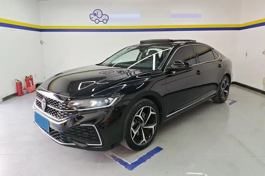 2024 Volkswagen Passat 2.0T 220HP L4 7DCT