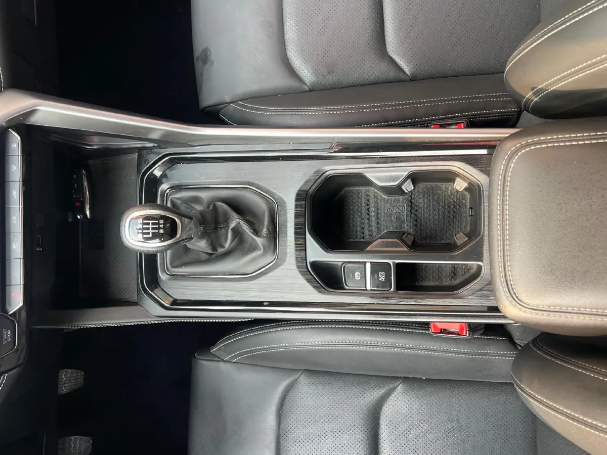 2021 Geely Vision X6 1.4T 141HP L4 6MT,autocango,china used car exporter,china ev exporter,chinese used car exporter,chinese used ev exporter