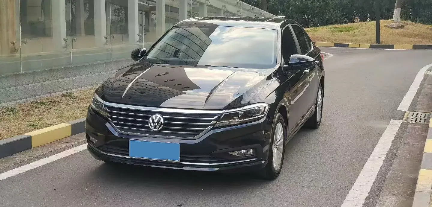 2019 Volkswagen Sagitar 1.2T 116HP L4 7DCT