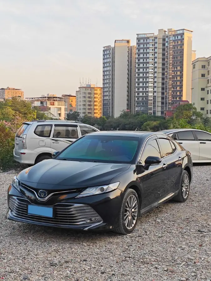 2019 Toyota Camry 2.5L 178HP L4 E-CVT Hybrid