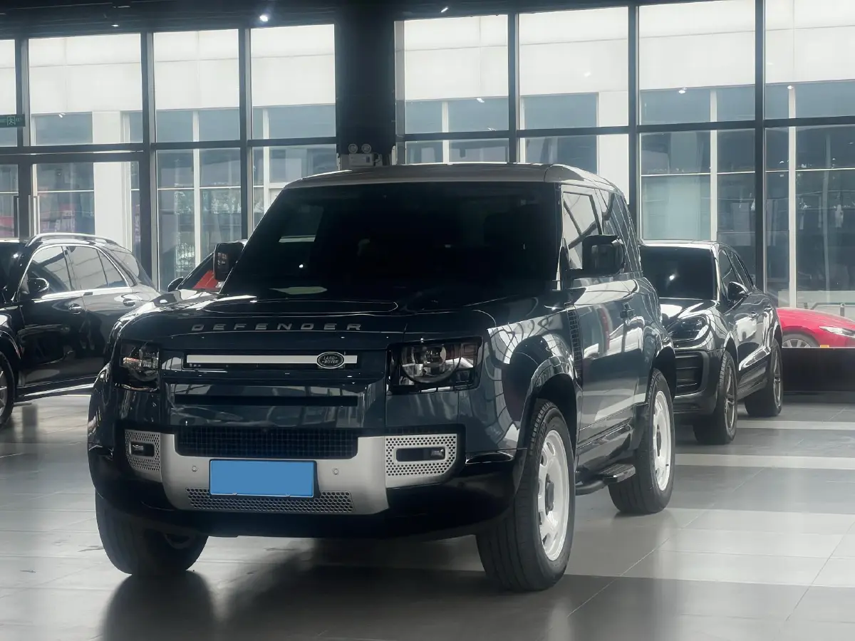 2024 Land Rover Defender 3.0T 400HP L6 8AT