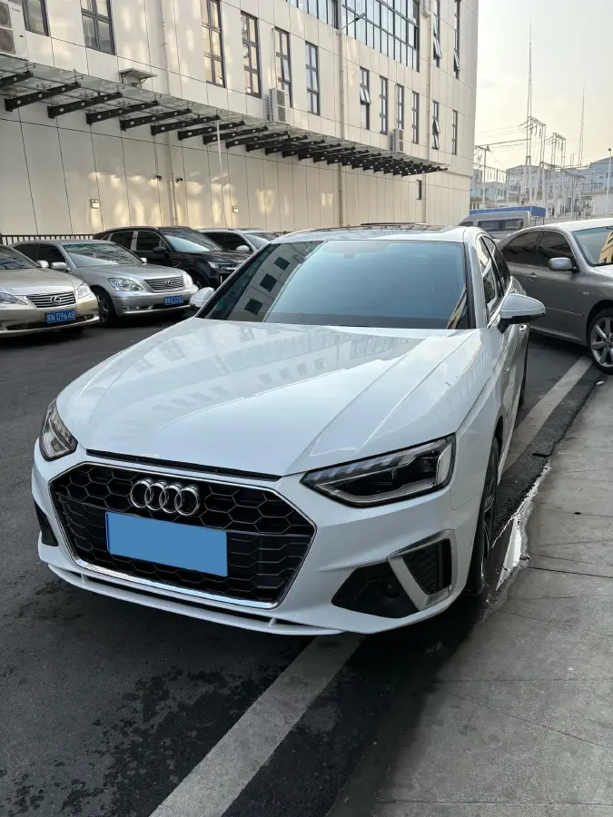 2022 Audi A4L 2.0T 190HP L4 7DCT