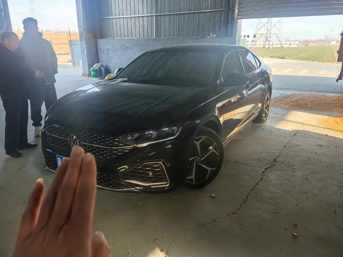 2024 Volkswagen Passat 2.0T 220HP L4 7DCT