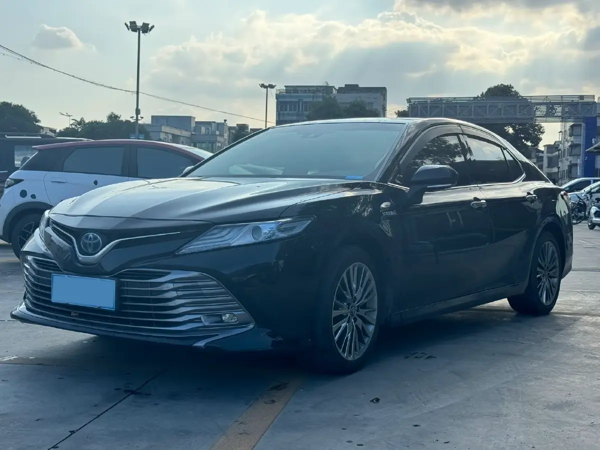 2019 Toyota Camry 2.5L 178HP L4 E-CVT Hybrid