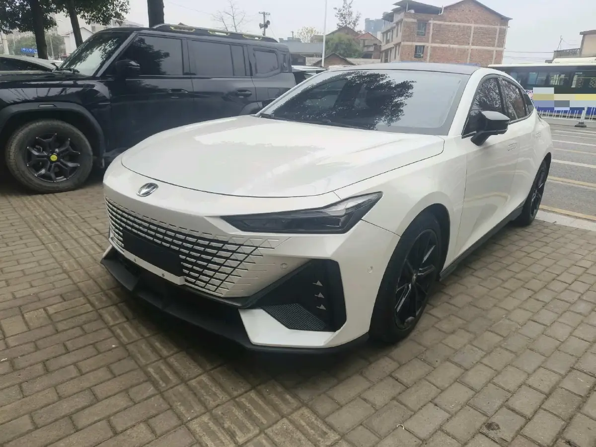 2022 ChangAn UNI-V 1.5T 188HP L4 7DCT