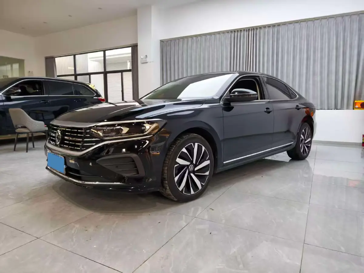 2024 Volkswagen Passat 2.0T 186HP L4 7DCT