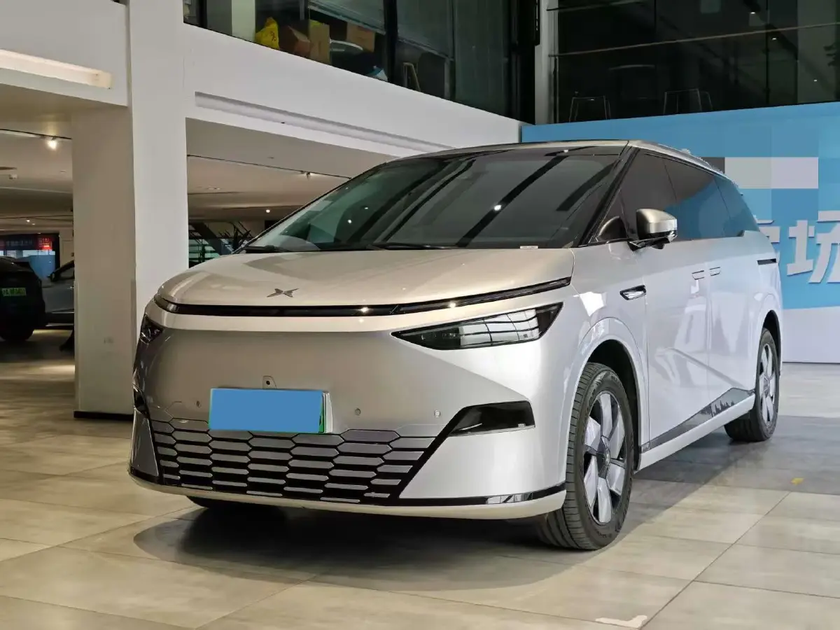 2024 Xpeng X9 BEV 84.5KWH
