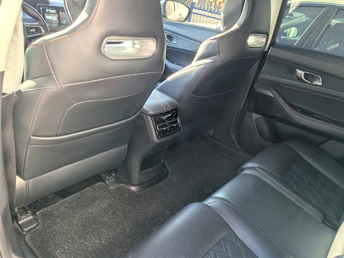 2021 ChangAn UNI-K 2.0T 233HP L4 8AT,autocango,china used car exporter,china ev exporter,chinese used car exporter,chinese used ev exporter