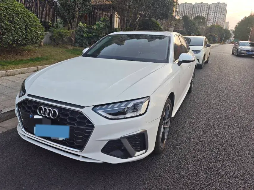 2022 Audi A4L 2.0T 190HP L4 7DCT