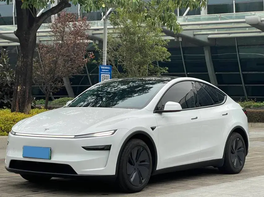 2025 Tesla Model Y BEV 62.5KWH