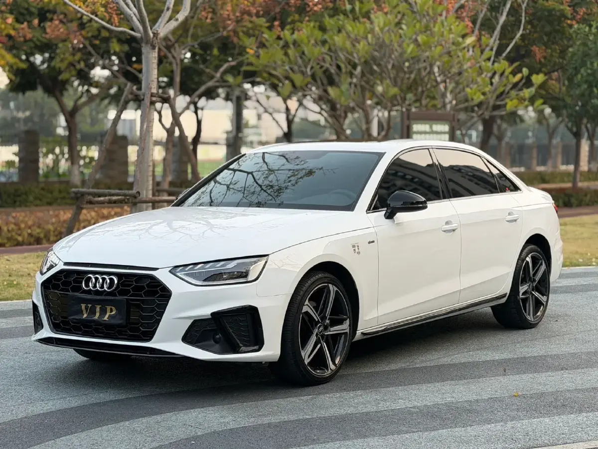 2023 Audi A4L 2.0T 190HP L4 7DCT