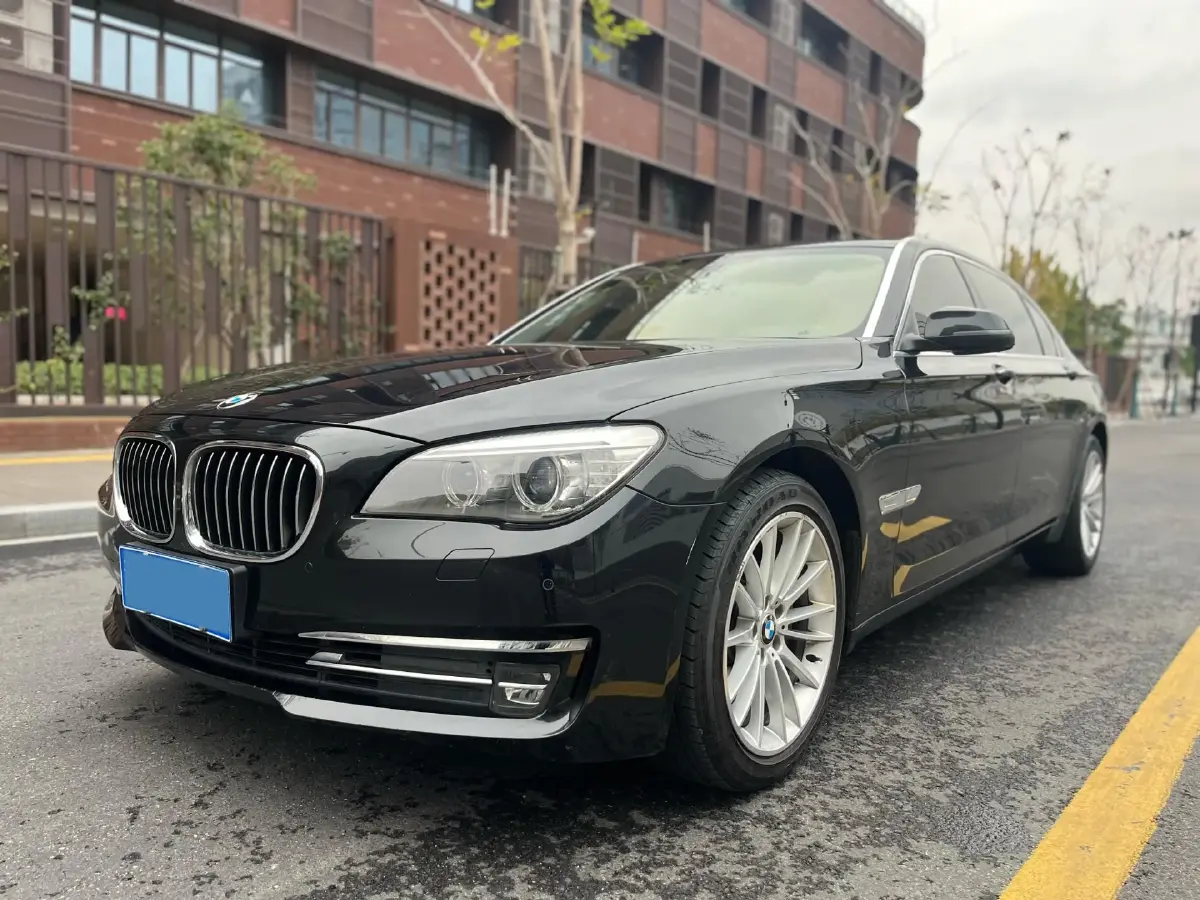 2014 BMW 7 Series 3.0L 258HP L6 8AT