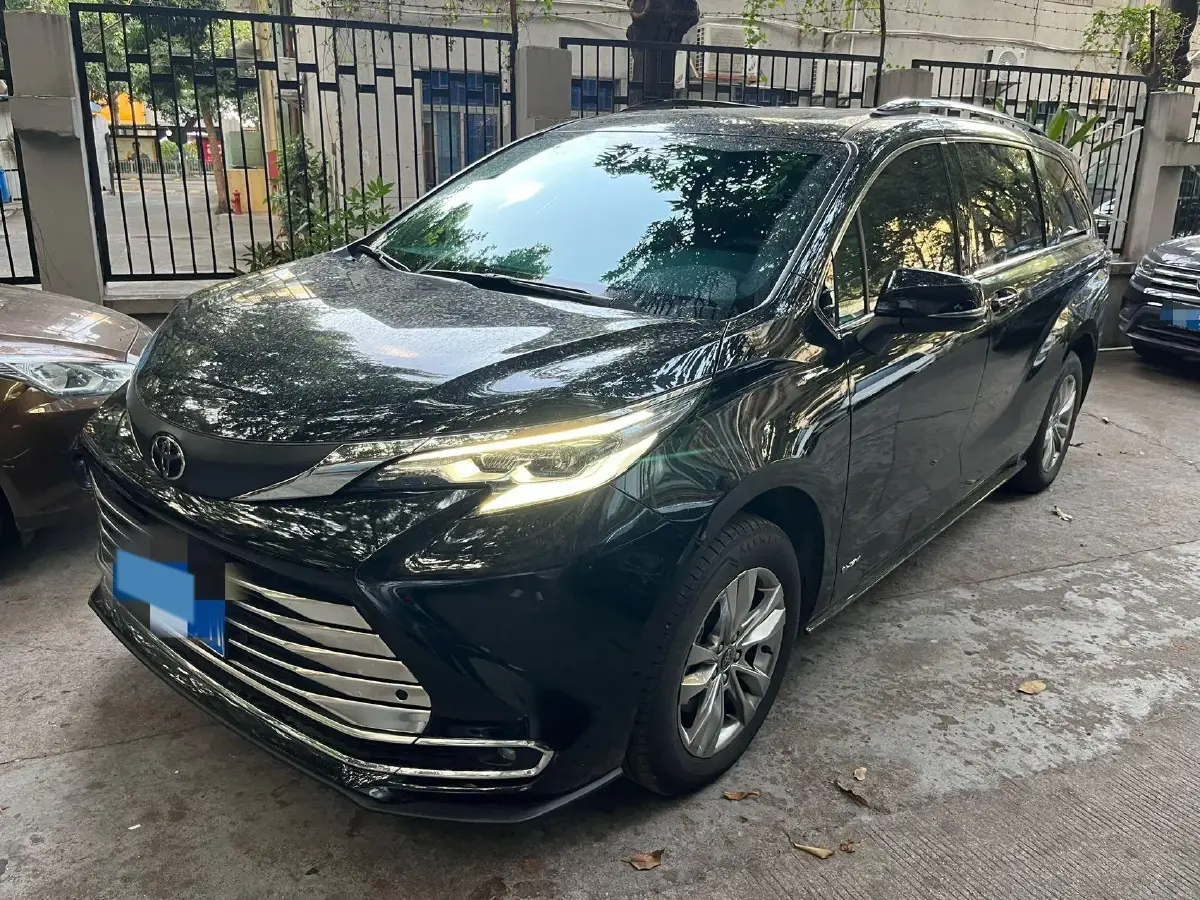 2024 Toyota Sienna 2.5L 189HP L4 E-CVT Hybrid