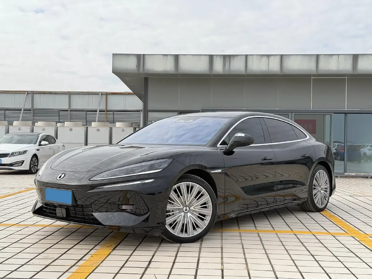 2024 Denza DenzaZ9 2.0T 207HP L4 E-CVT PHEV 38.5KWH