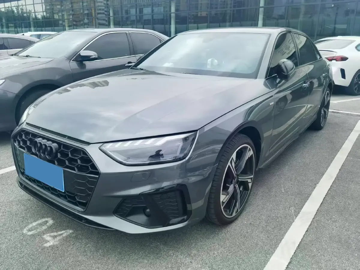 2025 Audi A4L 2.0T 190HP L4 7DCT