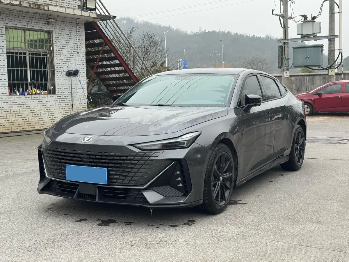 2022 ChangAn UNI-V 1.5T 188HP L4 7DCT