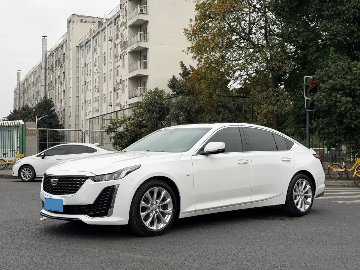 2022 Cadillac CT5 2.0T 237HP L4 10AT