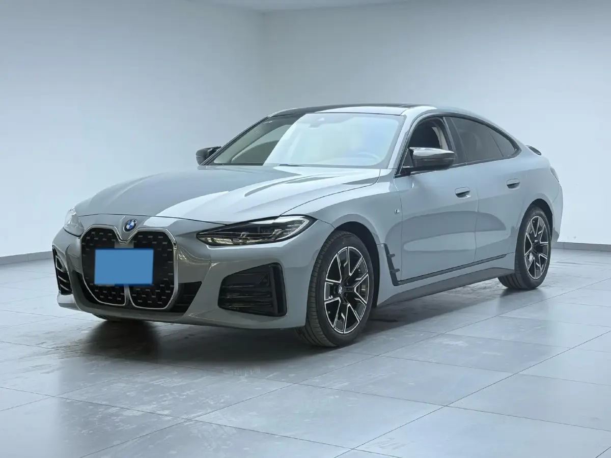 2022 BMW 8 Series 3.0T 333HP L6 8AT