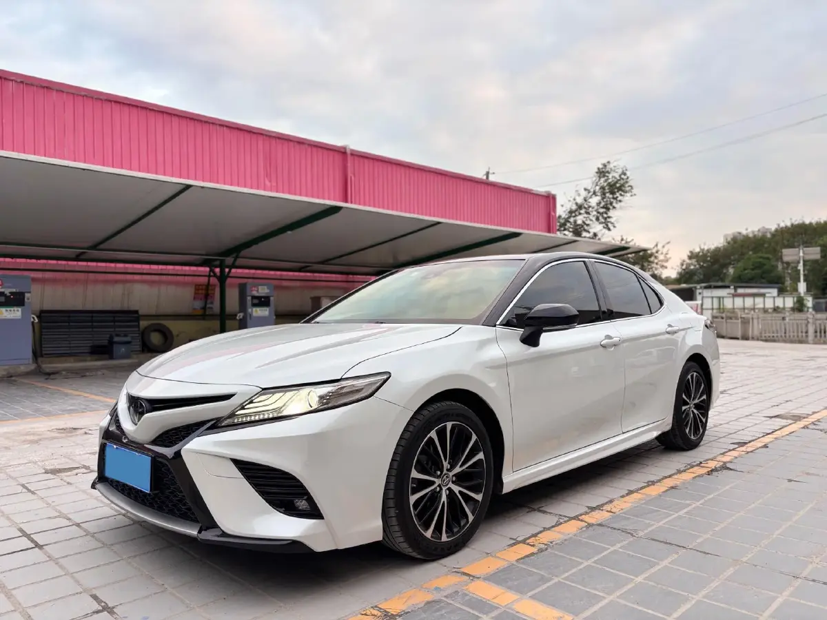 2019 Toyota Camry 2.5L 209HP L4 8AT