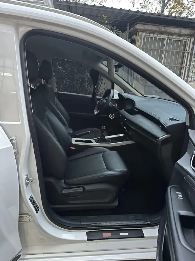 2022 WuLing JiaChen 1.5T 147HP L4 6MT,autocango,china used car exporter,china ev exporter,chinese used car exporter,chinese used ev exporter