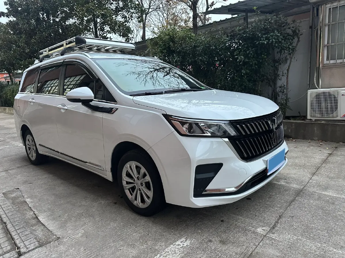 2022 WuLing JiaChen 1.5T 147HP L4 6MT,autocango,china used car exporter,china ev exporter,chinese used car exporter,chinese used ev exporter