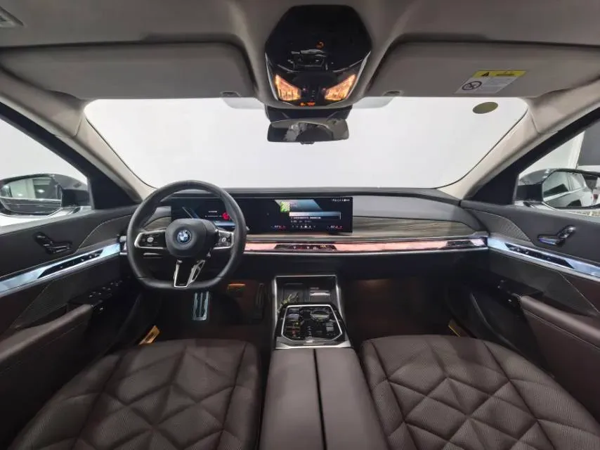 2023 BMW i7 BEV 101.7KWH,autocango,china used car exporter,china ev exporter,chinese used car exporter,chinese used ev exporter