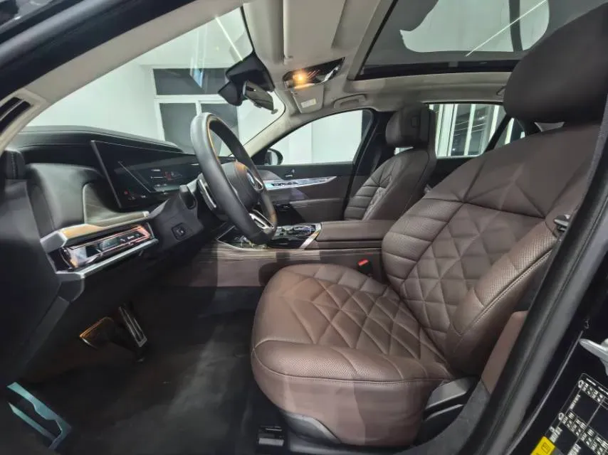 2023 BMW i7 BEV 101.7KWH,autocango,china used car exporter,china ev exporter,chinese used car exporter,chinese used ev exporter