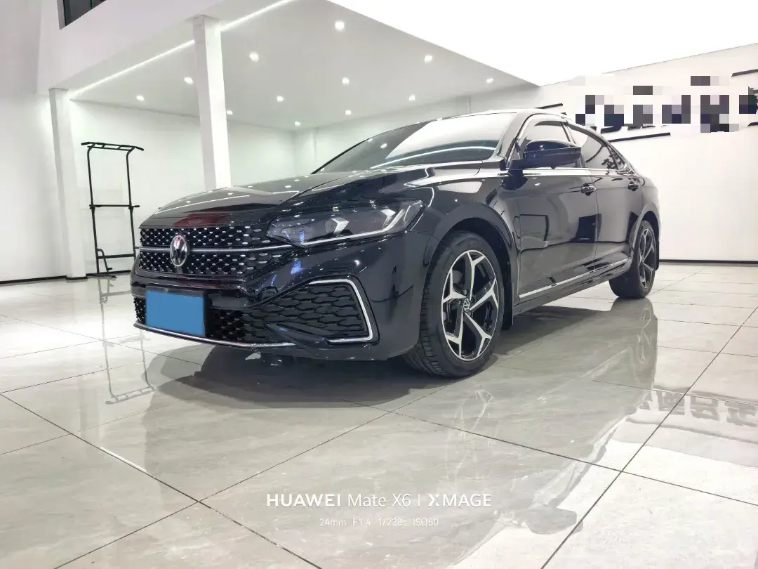 2024 Volkswagen Passat 2.0T 186HP L4 7DCT