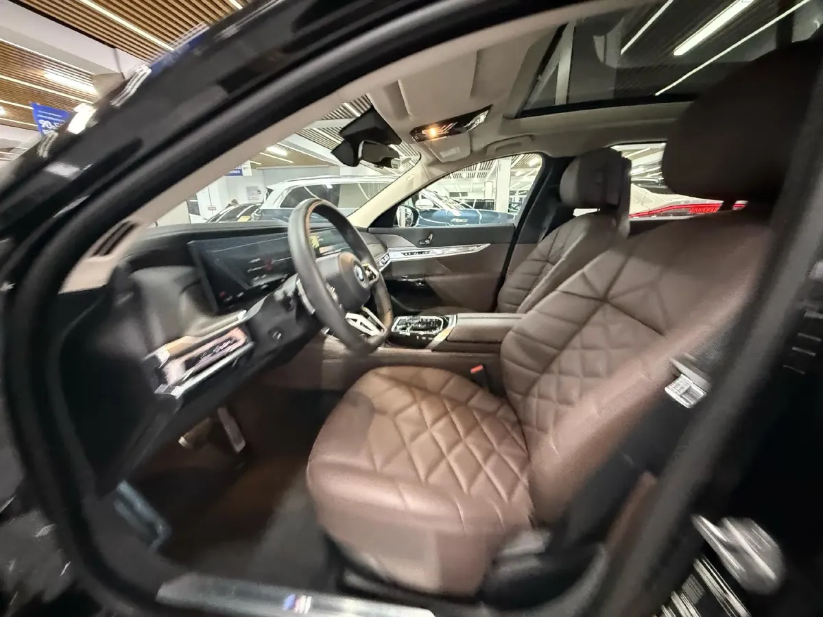 2023 BMW i7 BEV 101.7KWH,autocango,china used car exporter,china ev exporter,chinese used car exporter,chinese used ev exporter