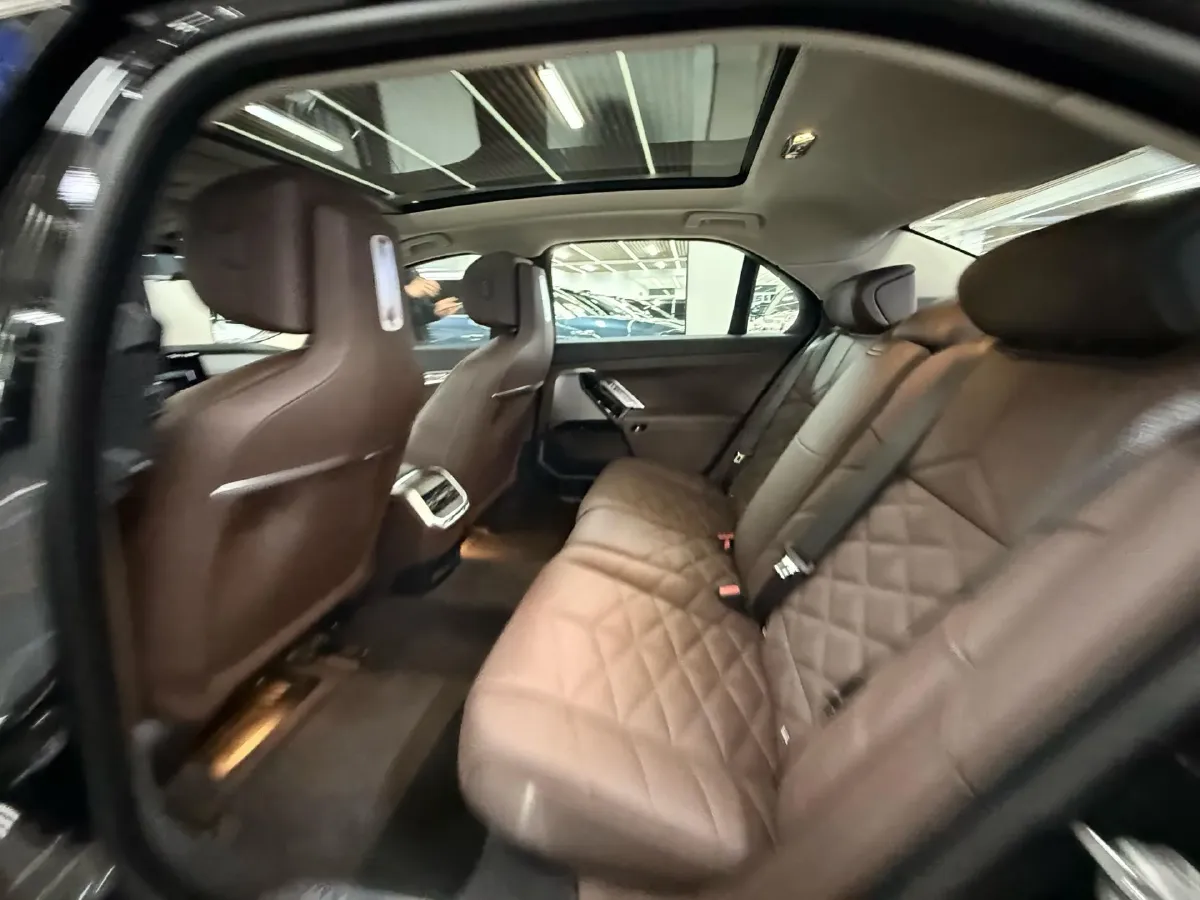 2023 BMW i7 BEV 101.7KWH,autocango,china used car exporter,china ev exporter,chinese used car exporter,chinese used ev exporter