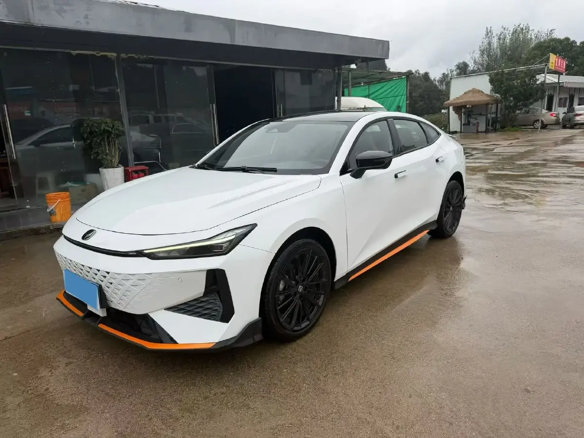 2025 ChangAn UNI-V 1.5T 192HP L4 7DCT