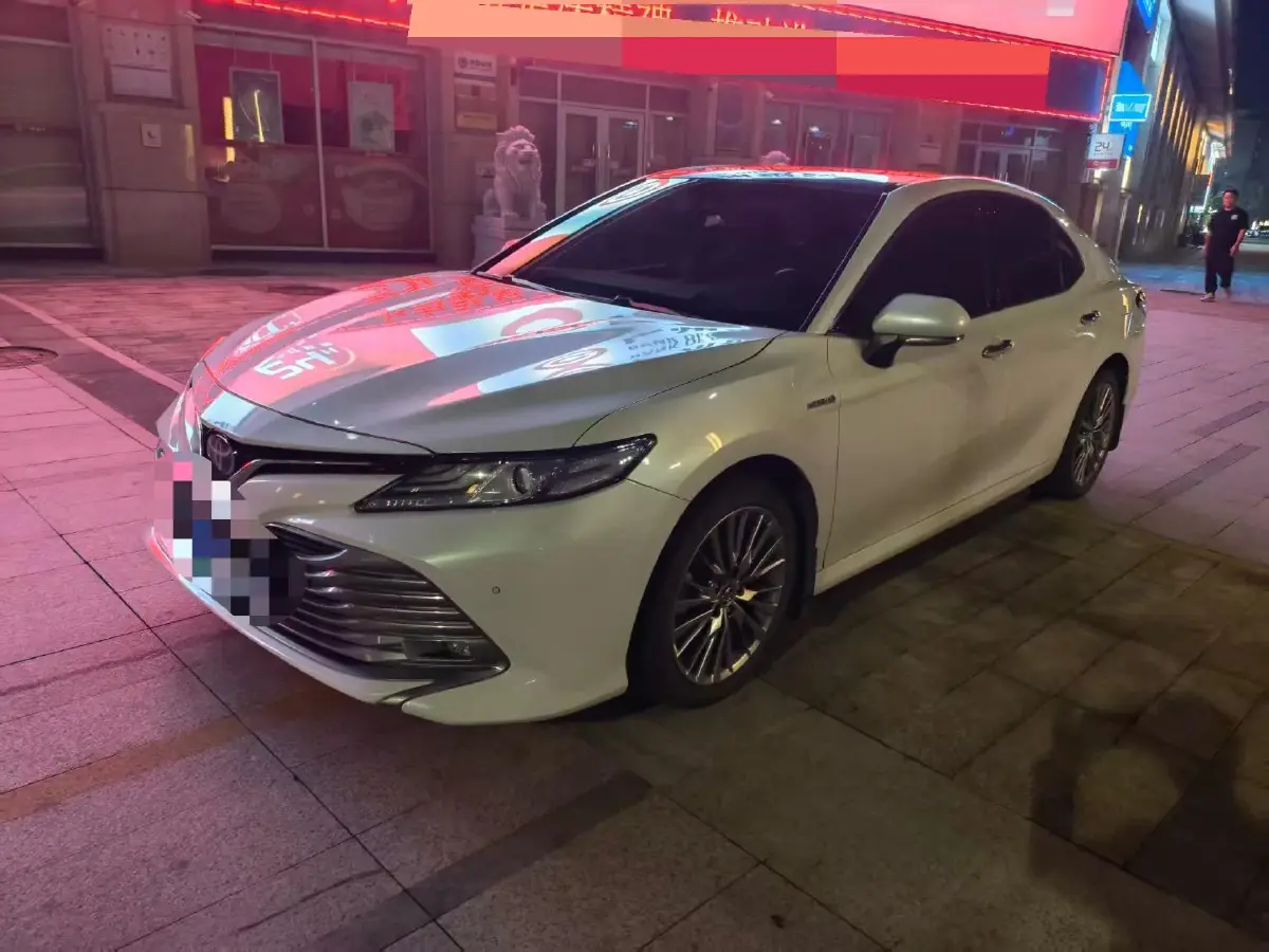 2019 Toyota Camry 2.5L 178HP L4 E-CVT Hybrid
