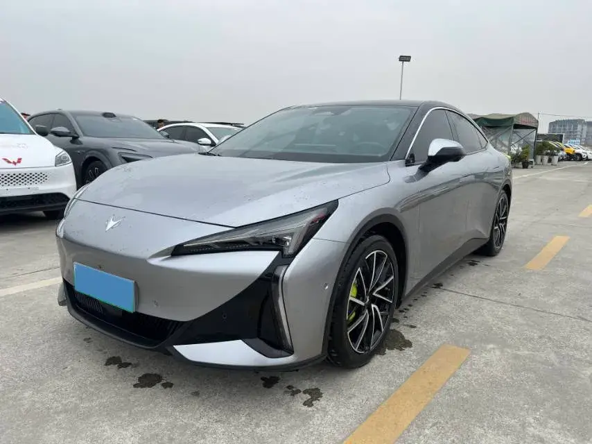 2025 ARCFOX αS5 BEV