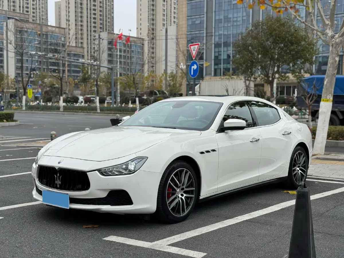 2017 Maserati Ghibli 3.0T 350HP V6 8AT