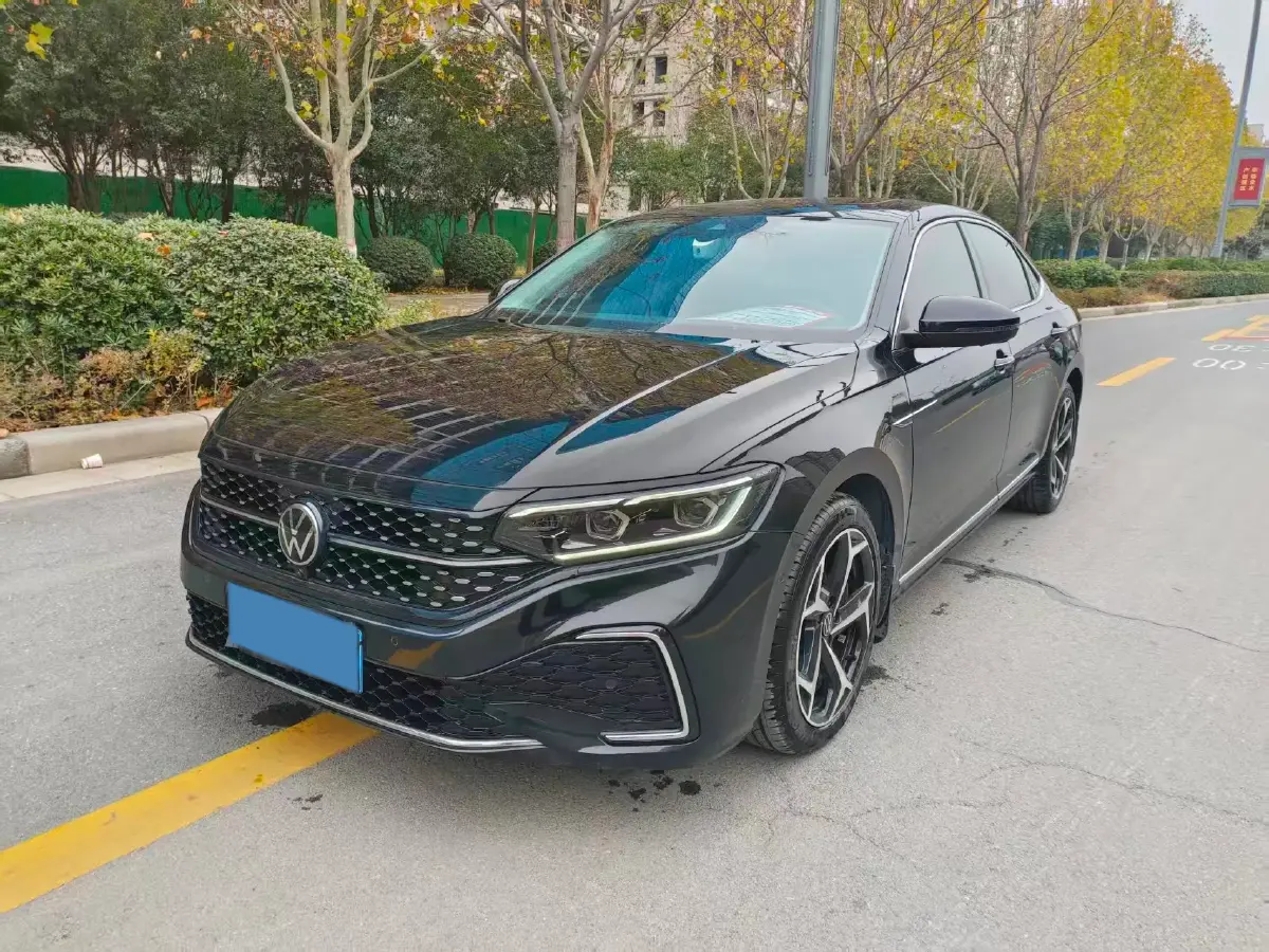 2024 Volkswagen Passat 2.0T 220HP L4 7DCT