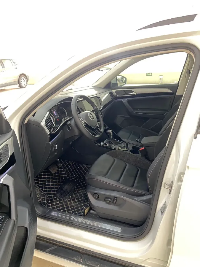 2019 Jeep Cherokee 2.0T 234HP L4 9AT,autocango,china used car exporter,china ev exporter,chinese used car exporter,chinese used ev exporter