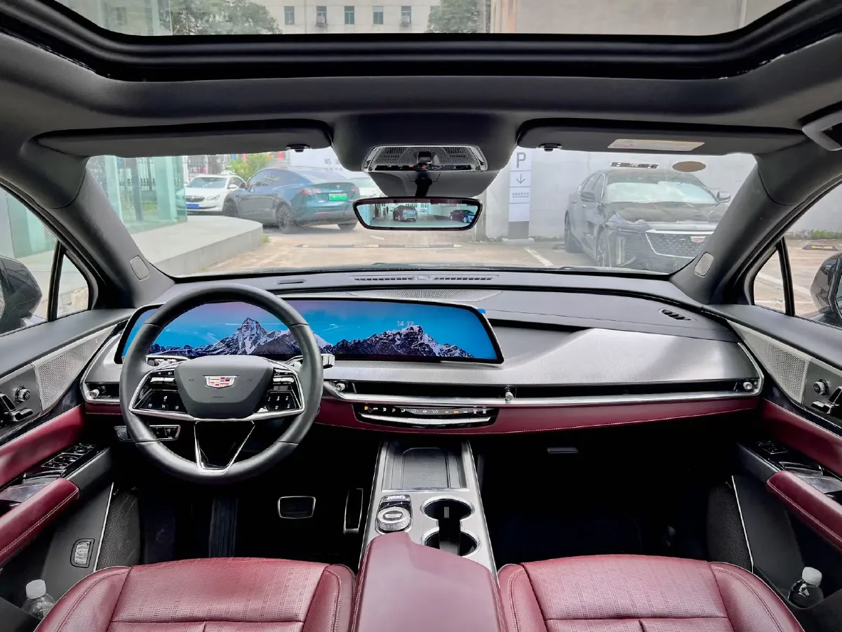 2025 Cadillac XT5 2.0T 237HP L4 9AT,autocango,china used car exporter,china ev exporter,chinese used car exporter,chinese used ev exporter