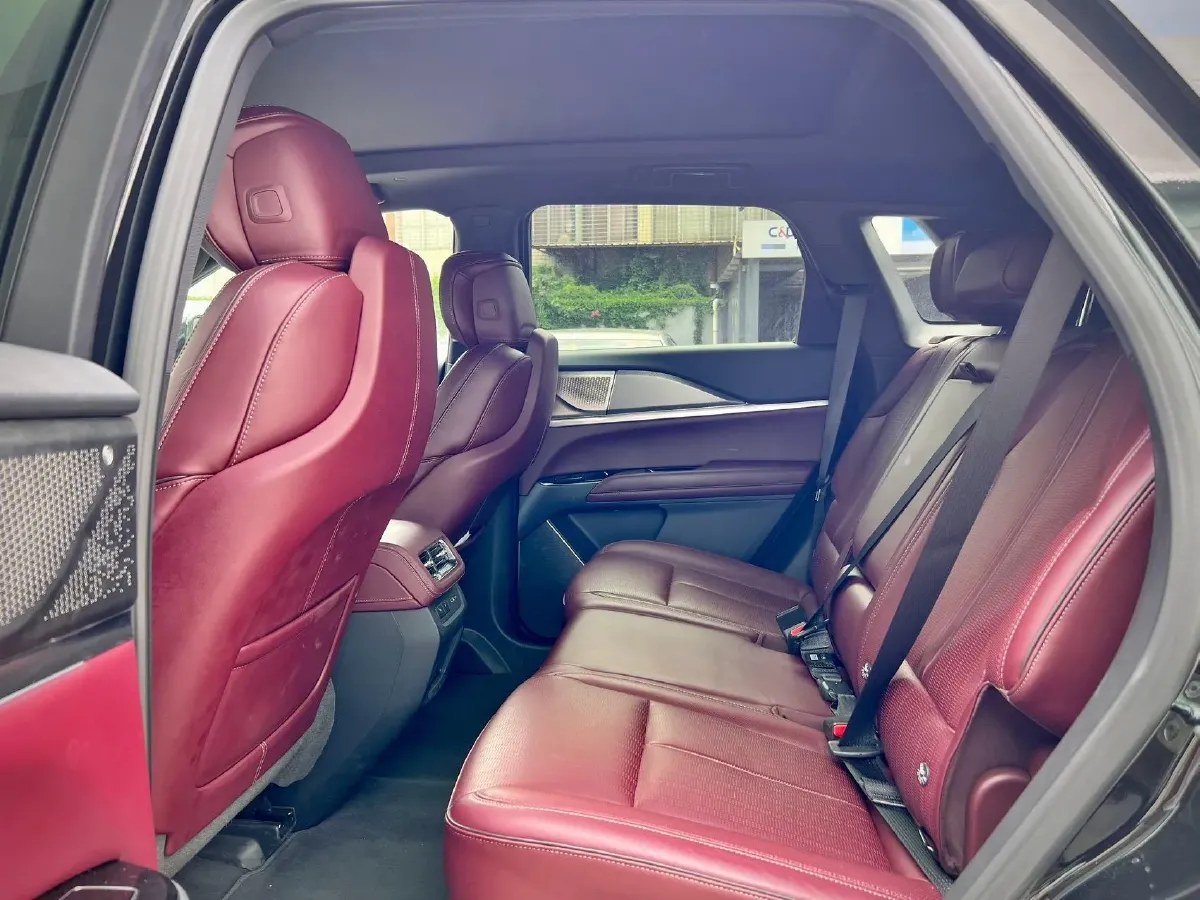 2025 Cadillac XT5 2.0T 237HP L4 9AT,autocango,china used car exporter,china ev exporter,chinese used car exporter,chinese used ev exporter