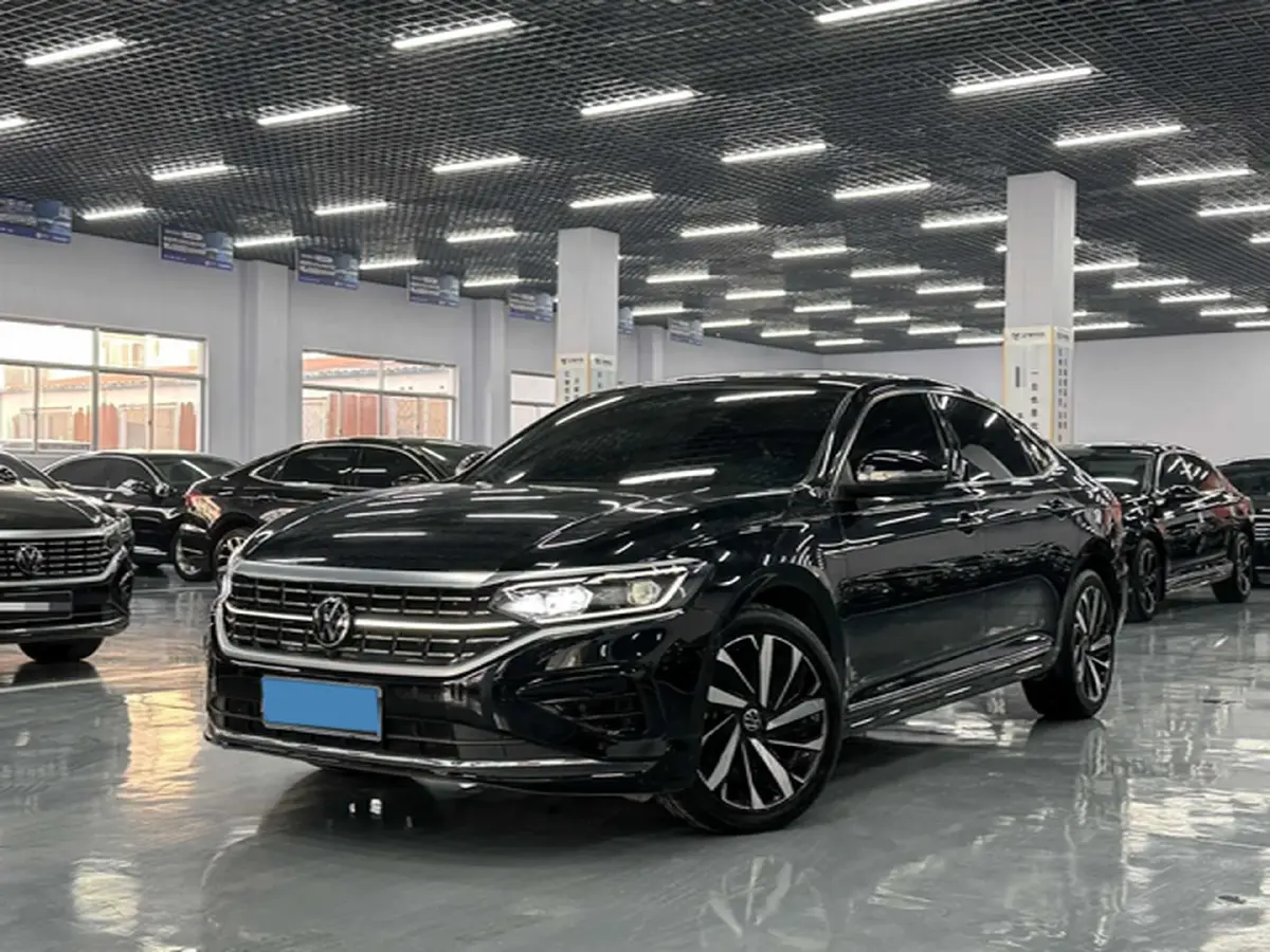2023 Volkswagen Passat 2.0T 220HP L4 7DCT