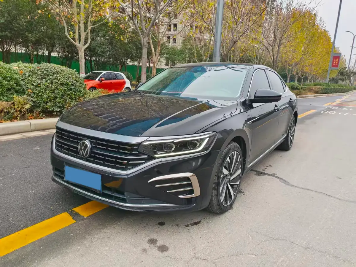 2023 Volkswagen Passat 2.0T 220HP L4 7DCT