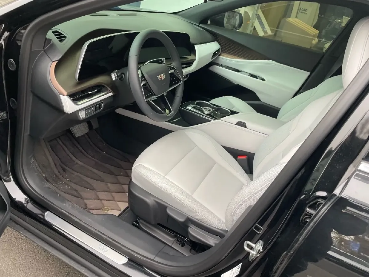 2023 Cadillac GT4 1.5T 211HP L4 9AT,autocango,china used car exporter,china ev exporter,chinese used car exporter,chinese used ev exporter