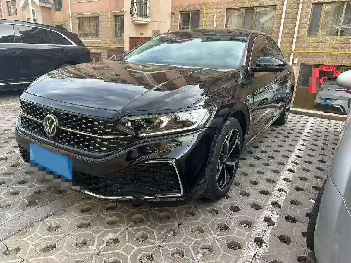 2024 Volkswagen Passat 2.0T 186HP L4 7DCT