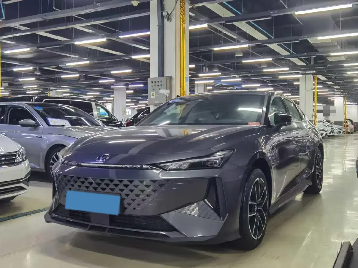 2024 ChangAn UNI-V iDD 1.5L 110HP L4 E-CVT PHEV 18.99KWH