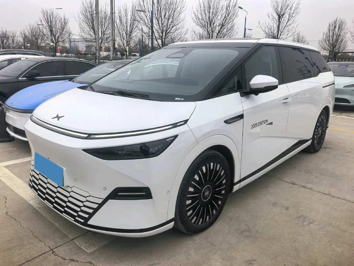 2025 Xpeng X9 BEV