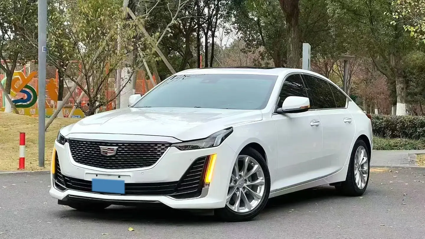 2022 Cadillac CT5 2.0T 237HP L4 10AT