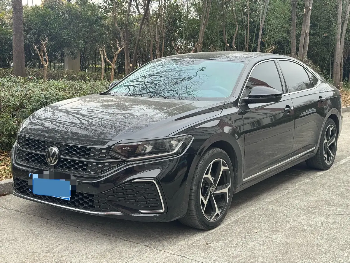 2024 Volkswagen Passat 2.0T 186HP L4 7DCT