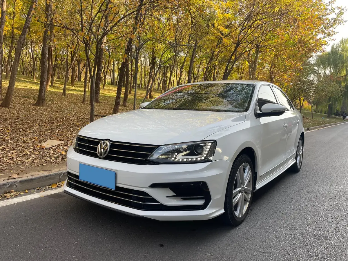 2018 Volkswagen Sagitar 1.4T 150HP L4 7DCT